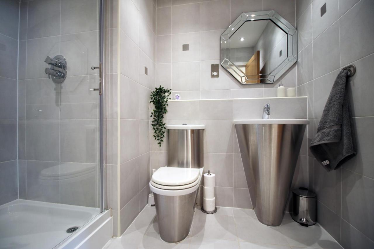 The View - Long Stay Offer - Modern Central Apartment And Parking By Cto Serviced Apartments Cardiff Bagian luar foto
