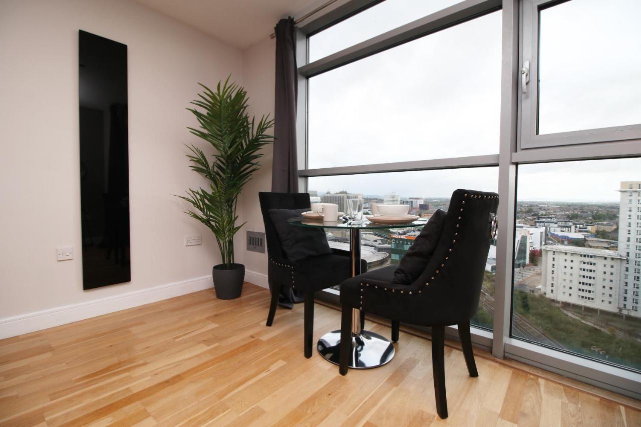 The View - Long Stay Offer - Modern Central Apartment And Parking By Cto Serviced Apartments Cardiff Bagian luar foto