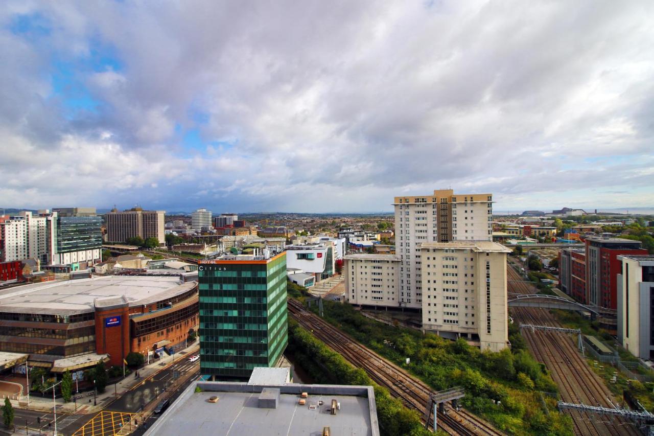 The View - Long Stay Offer - Modern Central Apartment And Parking By Cto Serviced Apartments Cardiff Bagian luar foto