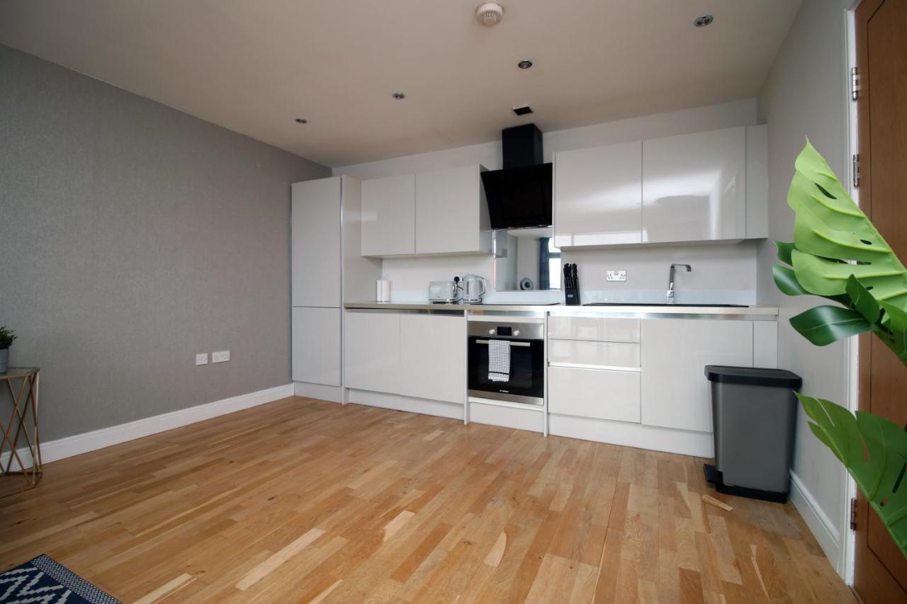 The View - Long Stay Offer - Modern Central Apartment And Parking By Cto Serviced Apartments Cardiff Bagian luar foto