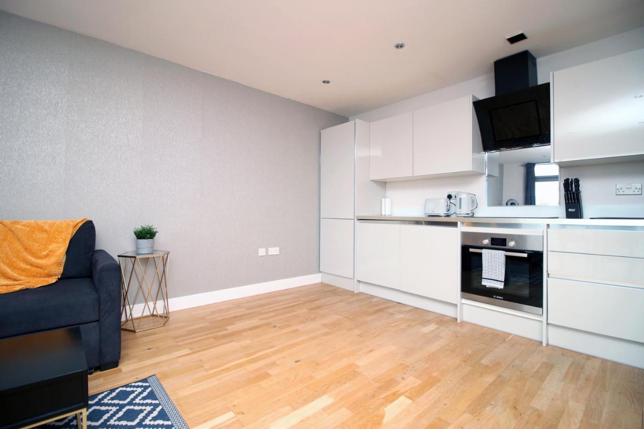 The View - Long Stay Offer - Modern Central Apartment And Parking By Cto Serviced Apartments Cardiff Bagian luar foto