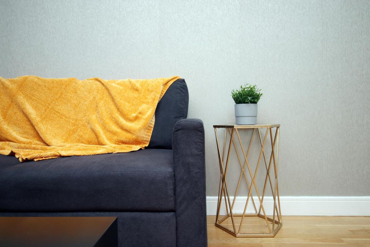 The View - Long Stay Offer - Modern Central Apartment And Parking By Cto Serviced Apartments Cardiff Bagian luar foto