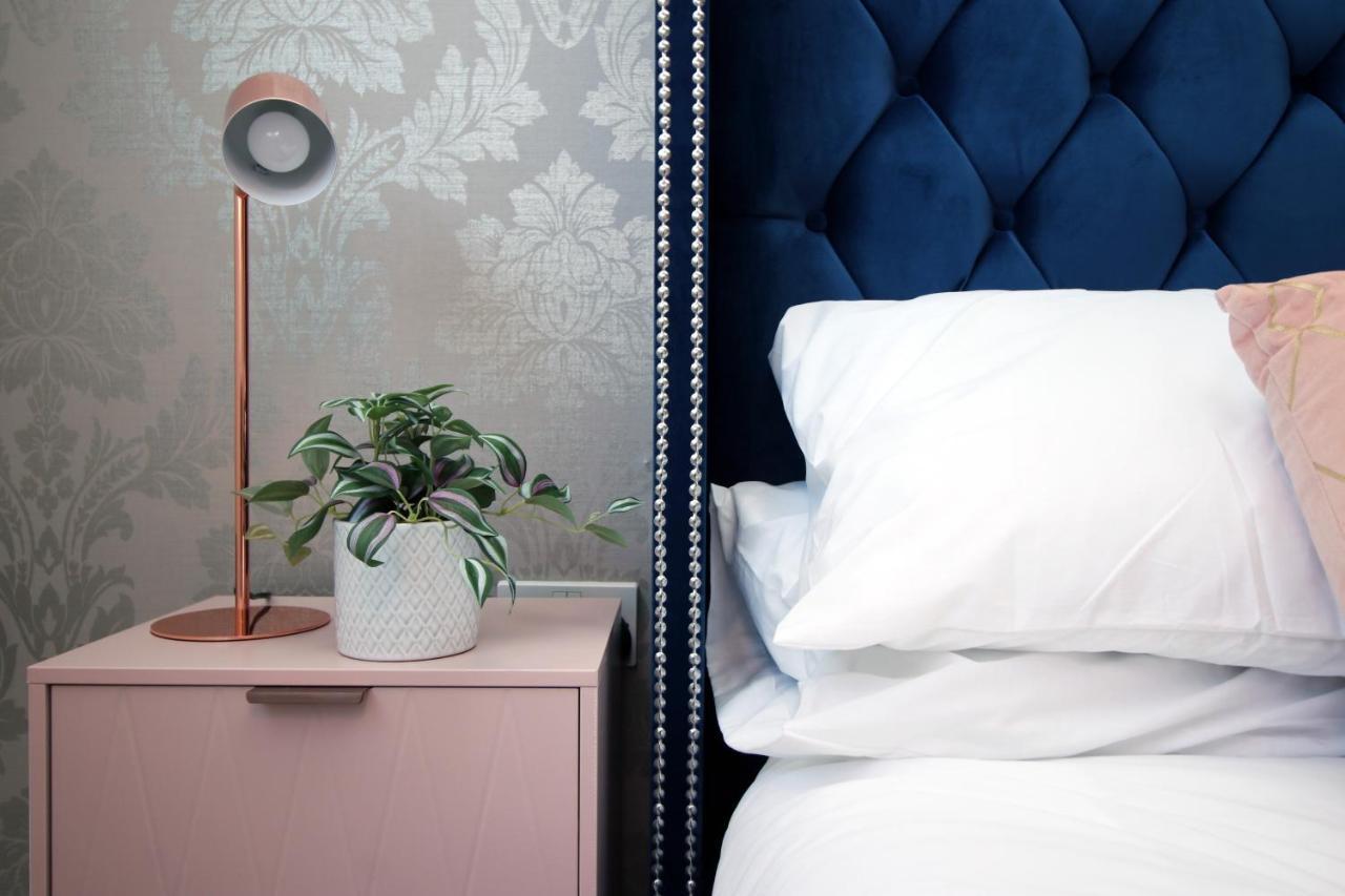 The View - Long Stay Offer - Modern Central Apartment And Parking By Cto Serviced Apartments Cardiff Bagian luar foto