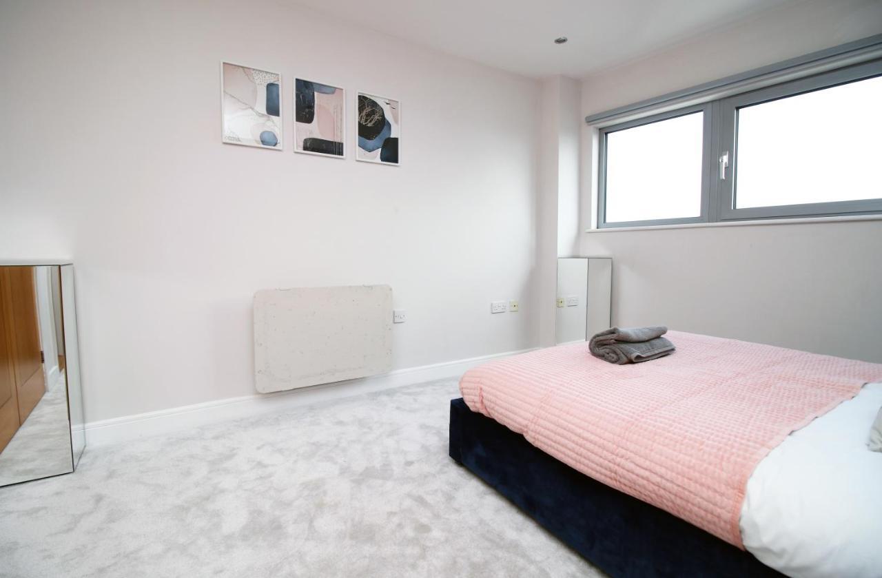 The View - Long Stay Offer - Modern Central Apartment And Parking By Cto Serviced Apartments Cardiff Bagian luar foto