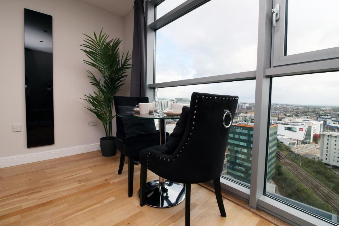 The View - Long Stay Offer - Modern Central Apartment And Parking By Cto Serviced Apartments Cardiff Bagian luar foto