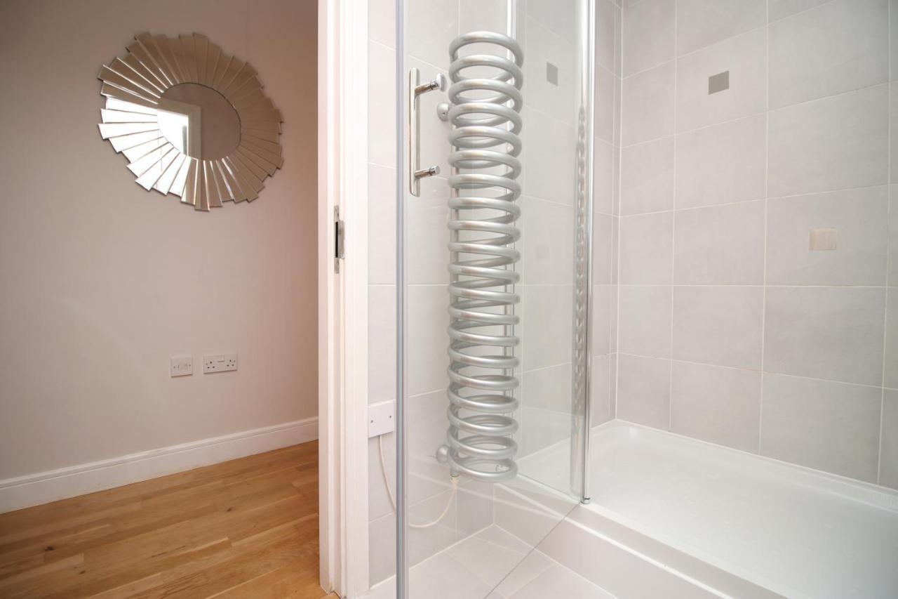 The View - Long Stay Offer - Modern Central Apartment And Parking By Cto Serviced Apartments Cardiff Bagian luar foto